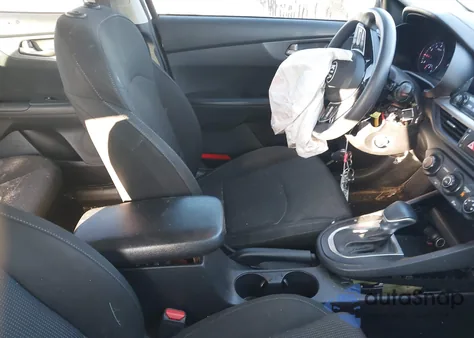 2021 Kia Forte Lxs из США, поврежденный, VIN 3KPF24AD5ME271923